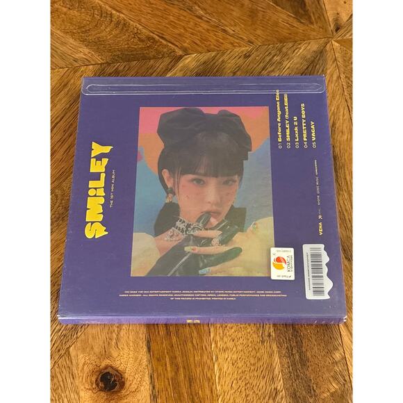 Smiley CD/book/poster/stickers special edition CD 2022 - Picture 2 of 5